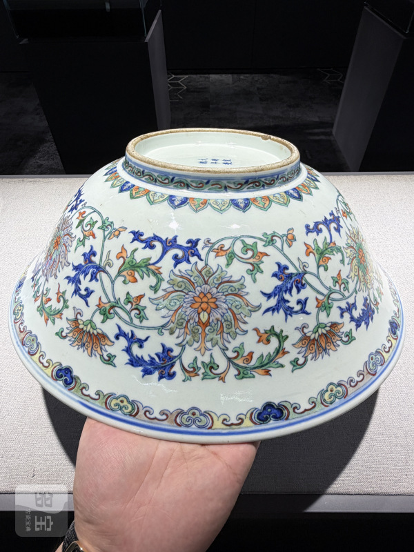 清乾隆 斗彩缠枝花卉大碗 - 图12